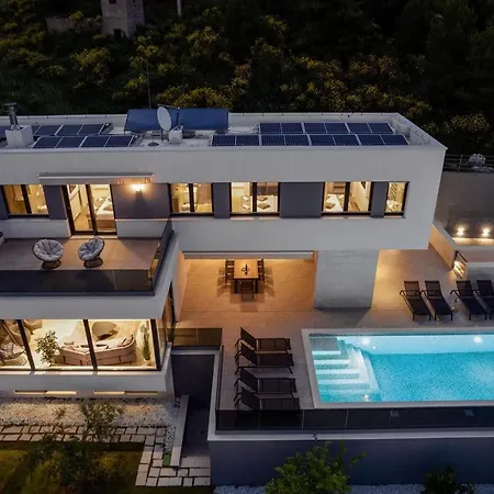 Villa Luxury, Seafront Ivan With Heated Pool Only 100m From