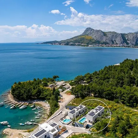 Luxury, Seafront Ivan With Heated Pool Only 100m From *