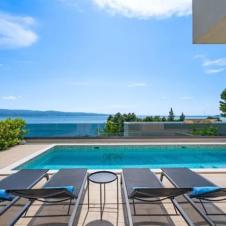 Luxury, Seafront Ivan With Heated Pool Only 100m From * Omiš