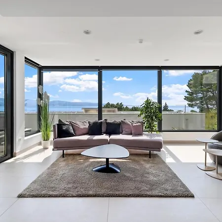 Luxury, Seafront Ivan With Heated Pool Only 100m From