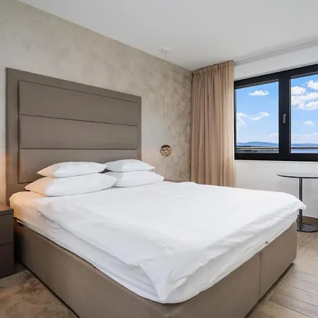 Luxury, Seafront Ivan With Heated Pool Only 100m From *