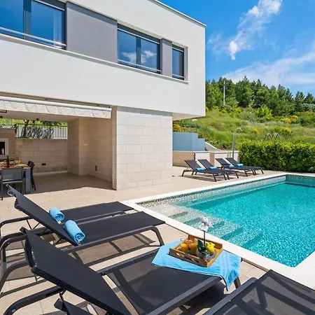 Villa Luxury, Seafront Ivan With Heated Pool Only 100m From Omis
