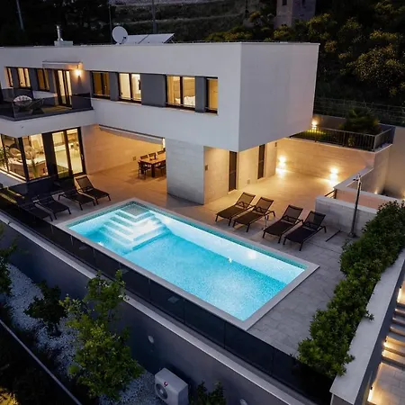 Luxury, Seafront Ivan With Heated Pool Only 100m From Villa Omiš