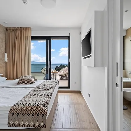 Vila Luxury, Seafront Ivan With Heated Pool Only 100m From Omis