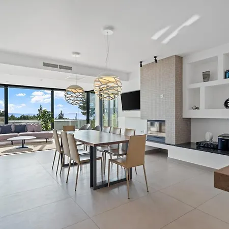 Luxury, Seafront Ivan With Heated Pool Only 100m From Villa Omiš