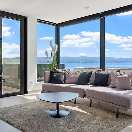 Villa Luxury, Seafront Ivan With Heated Pool Only 100m From *