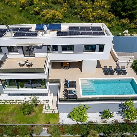 Luxury, Seafront Ivan With Heated Pool Only 100m From Villa *