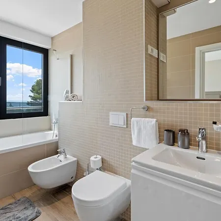 Luxury, Seafront Ivan With Heated Pool Only 100m From Villa Omiš