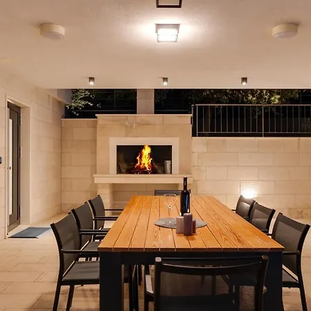 Luxury, Seafront Ivan With Heated Pool Only 100m From Villa