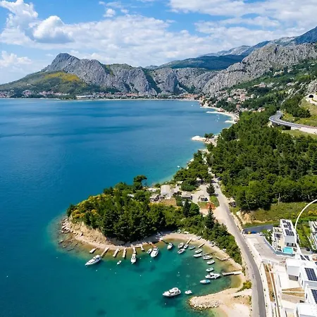 Luxury, Seafront Ivan With Heated Pool Only 100m From Omis