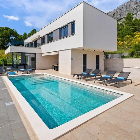 Luxury, Seafront Ivan With Heated Pool Only 100m From Villa
