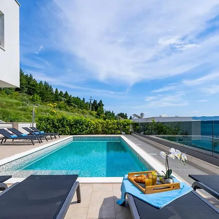 Villa Luxury, Seafront Ivan With Heated Pool Only 100m From Omiš