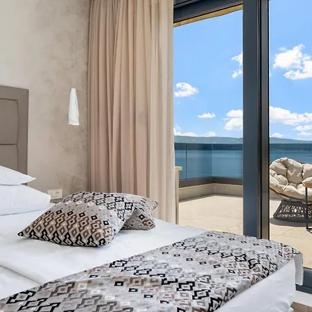 Villa Luxury, Seafront Ivan With Heated Pool Only 100m From Omis
