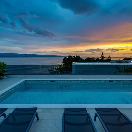 Luxury, Seafront Ivan With Heated Pool Only 100m From * Omiš