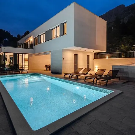 Luxury, Seafront Ivan With Heated Pool Only 100m From Villa