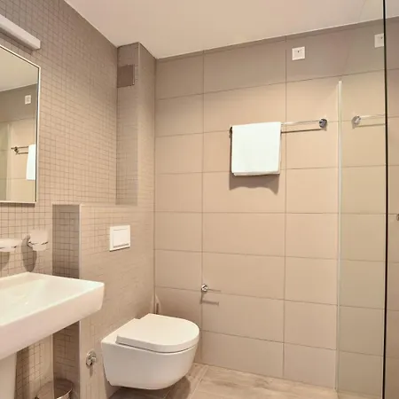 Luxury, Seafront Ivan With Heated Pool Only 100m From Omiš