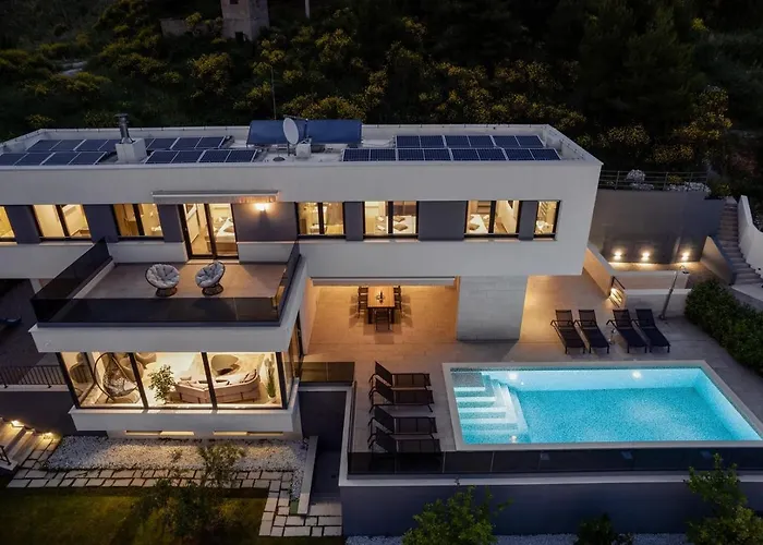 Villa Luxury, Seafront Ivan With Heated Pool Only 100m From