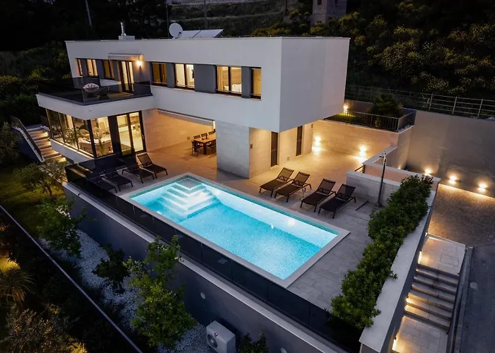 Luxury, Seafront Ivan With Heated Pool Only 100m From Villa Omiš