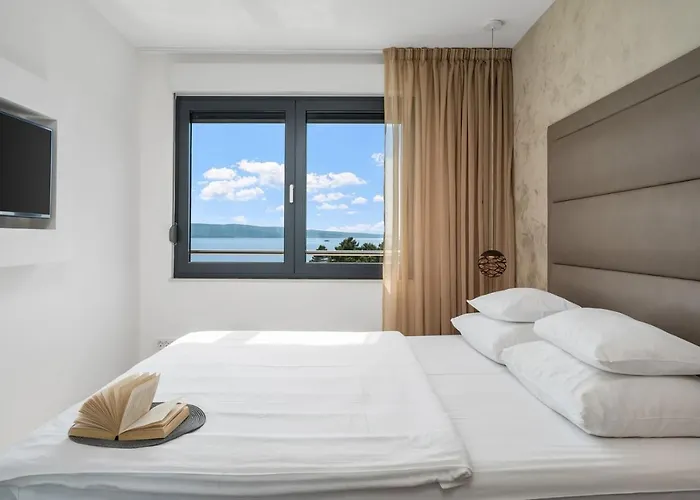 Villa Luxury, Seafront Ivan With Heated Pool Only 100m From