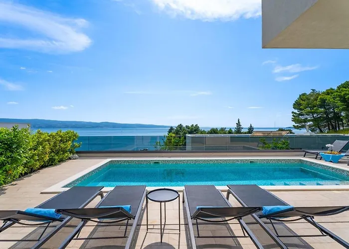 Luxury, Seafront Ivan With Heated Pool Only 100m From * Omiš