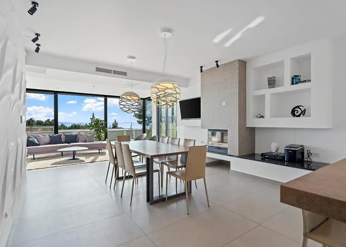 Luxury, Seafront Ivan With Heated Pool Only 100m From Villa Omiš