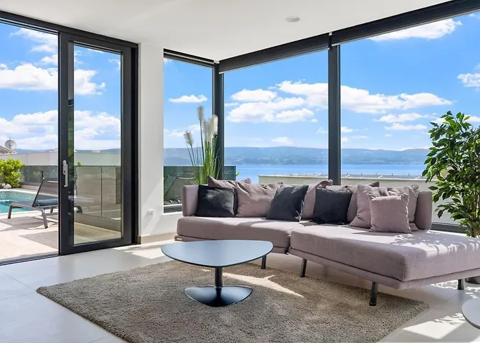 Villa Luxury, Seafront Ivan With Heated Pool Only 100m From *