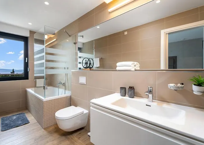 Villa Luxury, Seafront Ivan With Heated Pool Only 100m From Omiš