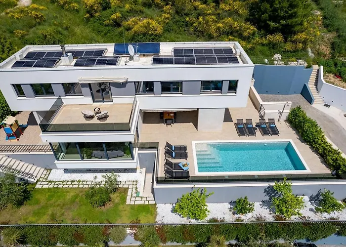 Luxury, Seafront Ivan With Heated Pool Only 100m From Villa *