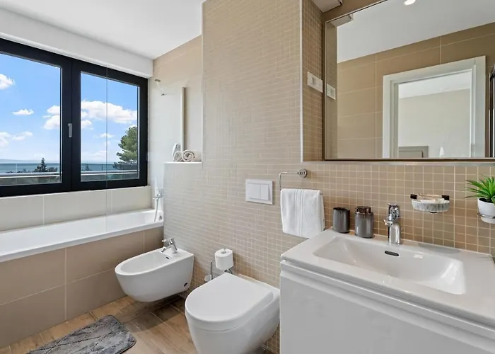 Luxury, Seafront Ivan With Heated Pool Only 100m From Villa Omiš