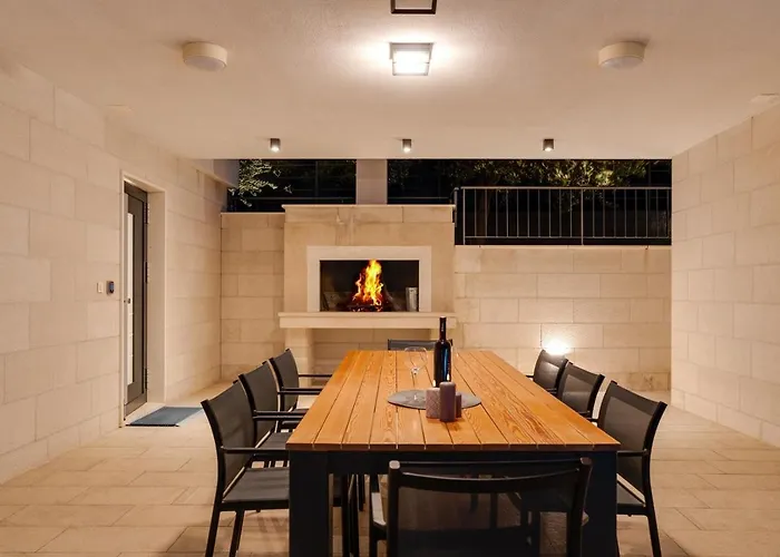 Luxury, Seafront Ivan With Heated Pool Only 100m From Villa