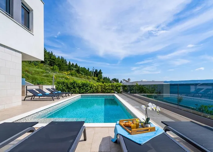 Villa Luxury, Seafront Ivan With Heated Pool Only 100m From Omiš