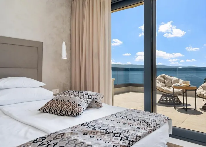 Villa Luxury, Seafront Ivan With Heated Pool Only 100m From Omiš