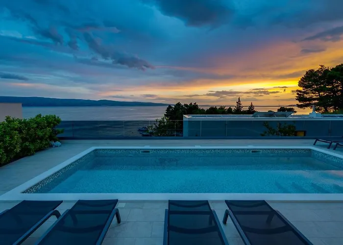 Luxury, Seafront Ivan With Heated Pool Only 100m From * Omiš