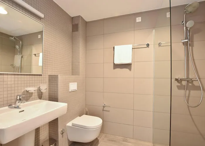 Luxury, Seafront Ivan With Heated Pool Only 100m From Omiš